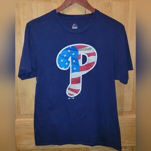 Philadelphia Phillies T-Shirt with American Flag on the Logo. Size Small